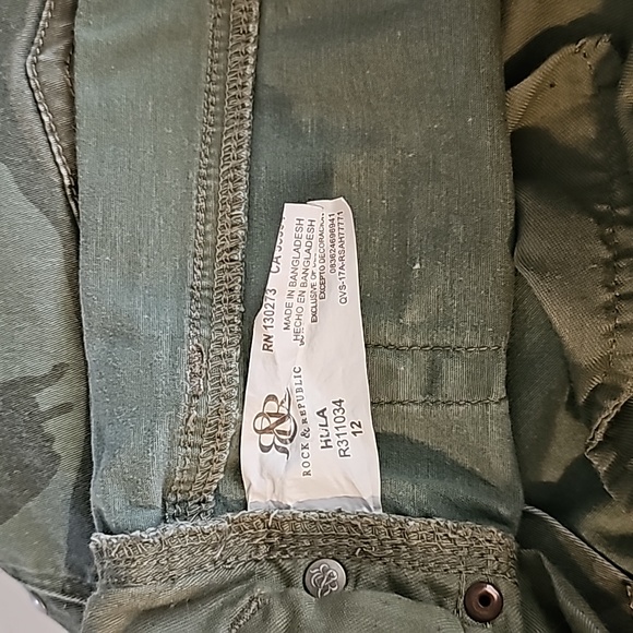 Camo Rock and Republic shorts - Picture 5 of 7